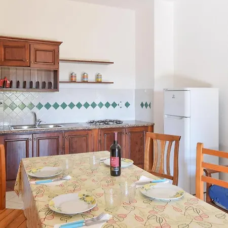 1 Bedroom Pet Friendly In Сasa de vacaciones Orosei